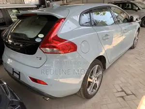 Volvo V40 2017 Teal