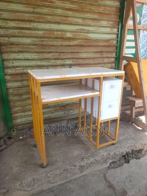 Manicure Table - main view