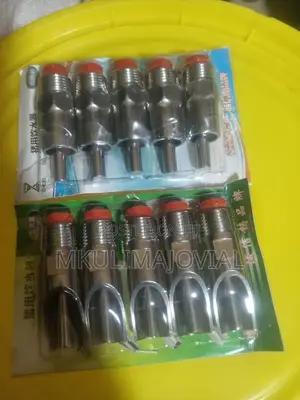Pigs Automatic Drinkers for 1/2 " Pipes .