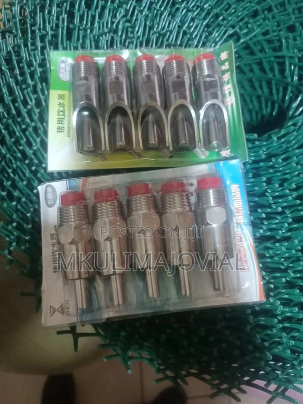 5-Pack Pigs Automatic Nipple Drinkers