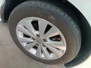 Volkswagen Golf 2017 Pearl