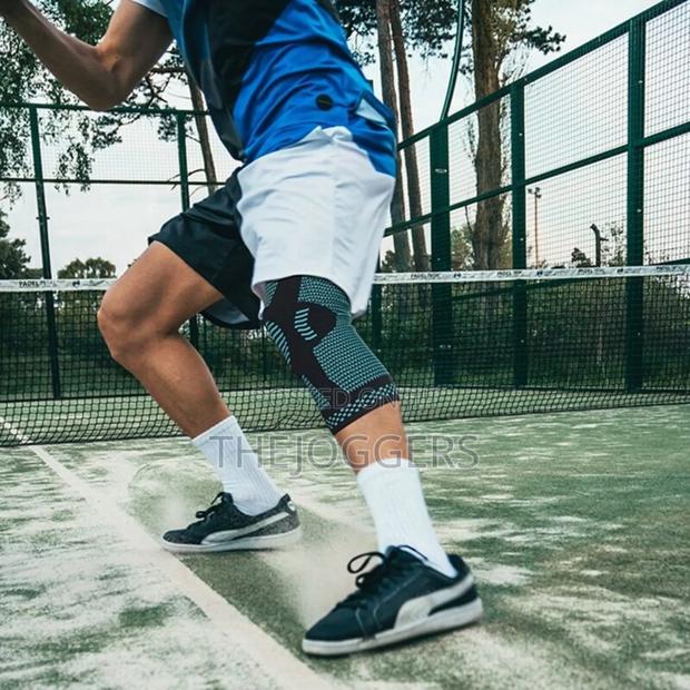 Compression Knee Sleeve With Side Stabilizers Pain Relief - thumbnail 4