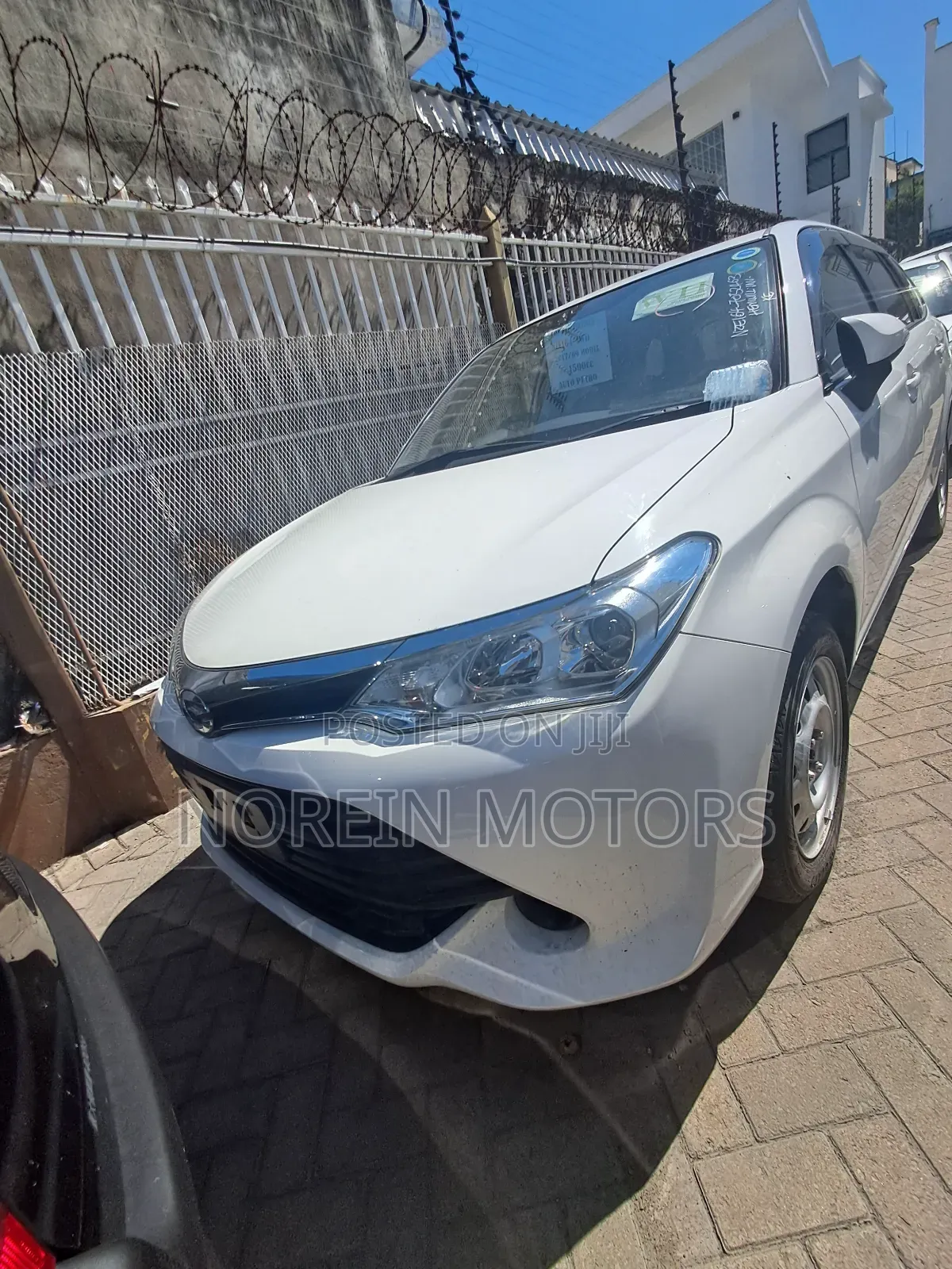 Toyota Corolla Fielder 1.5 Hybrid FWD 2017 White