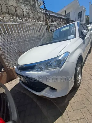 Toyota Corolla Fielder 1.5 Hybrid FWD 2017 White
