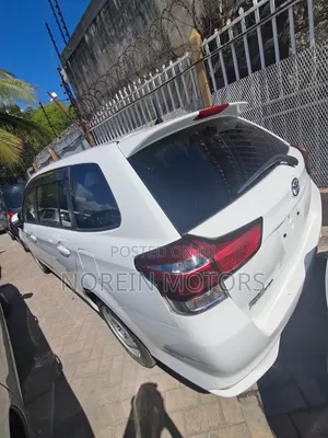 Toyota Corolla Fielder 1.5 Hybrid FWD 2017 White