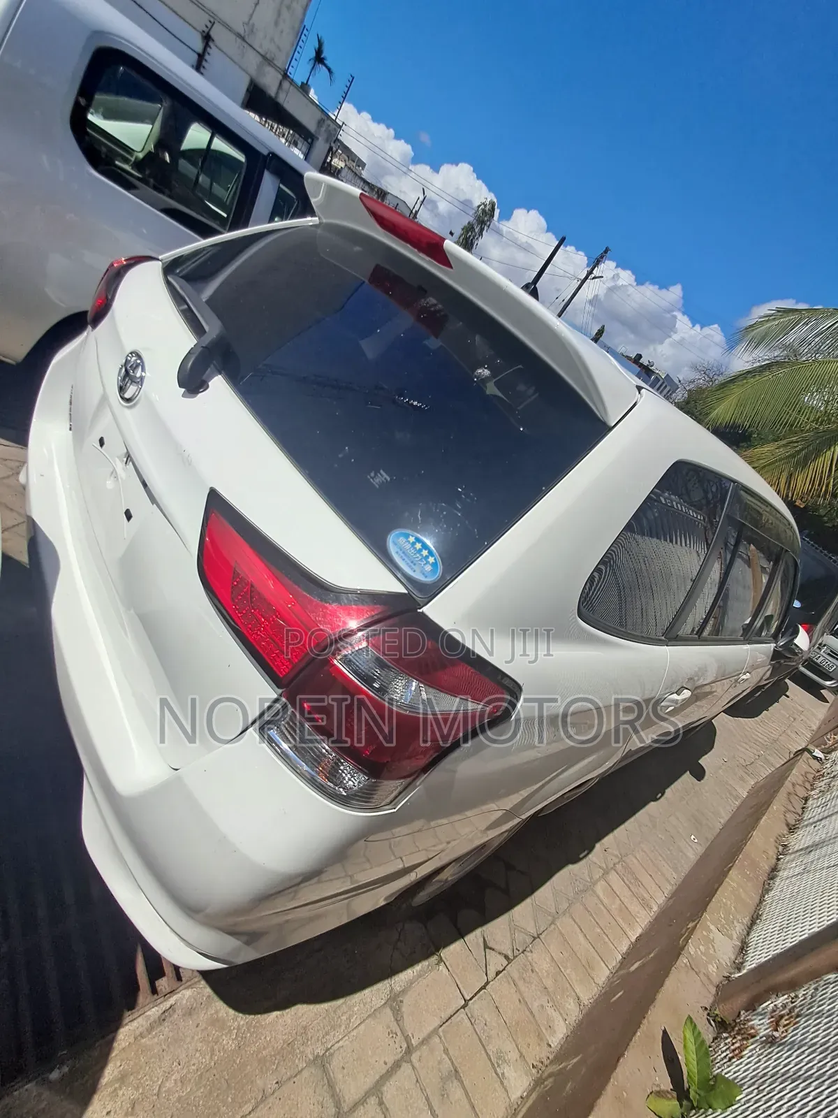 Toyota Corolla Fielder 1.5 Hybrid FWD 2017 White
