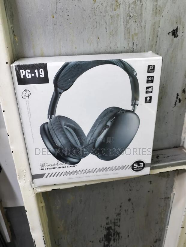 Pg 19 Super Bass Wireless Headphones With External Mic - main view
