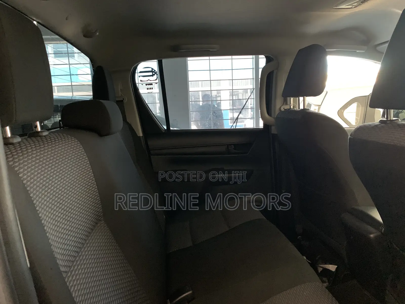 Toyota Hilux SR 4x4 2018 Matt Black