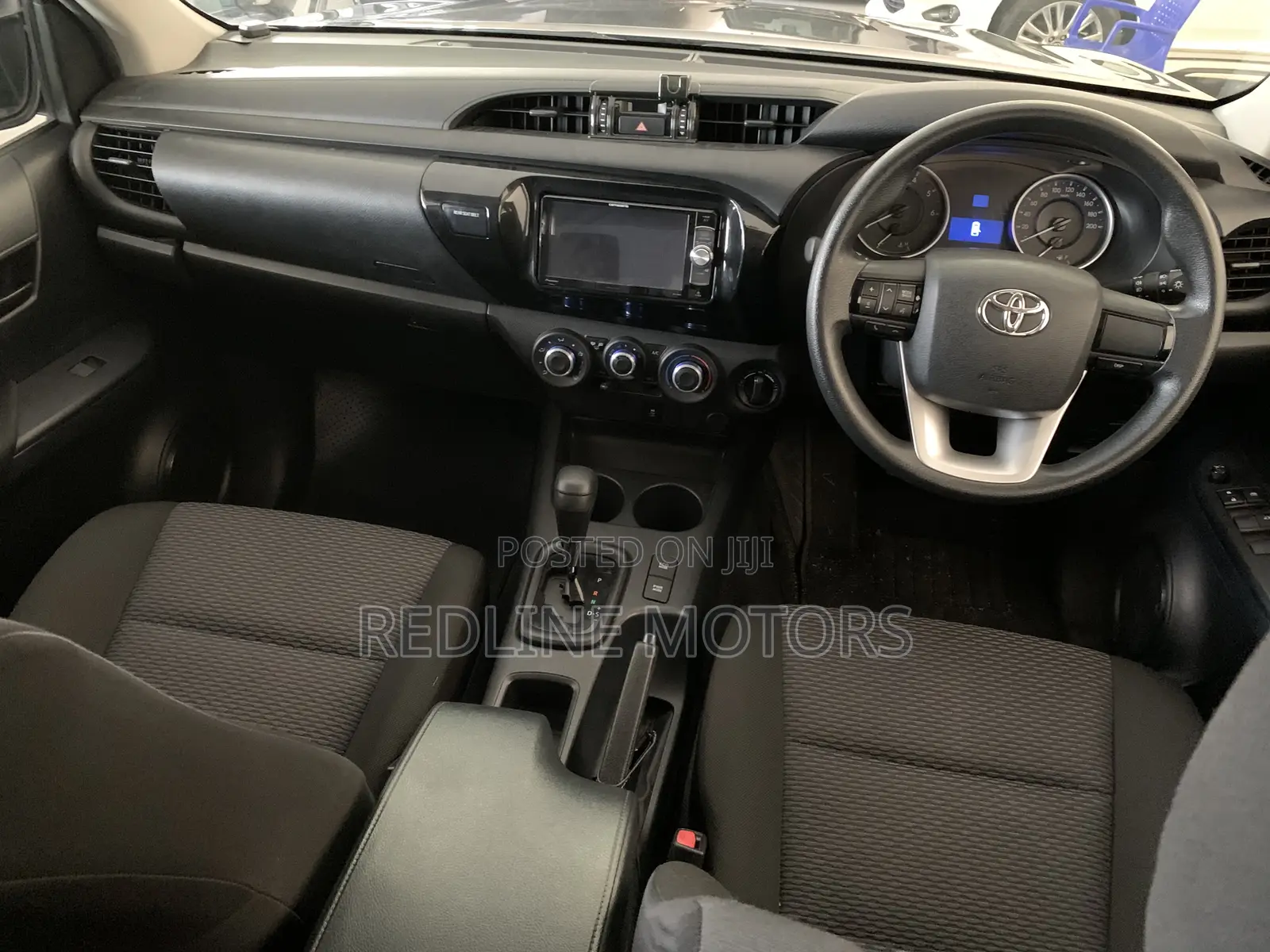 Toyota Hilux SR 4x4 2018 Matt Black