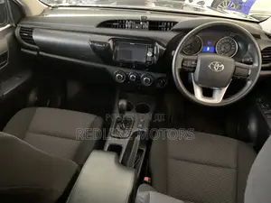 Toyota Hilux SR 4x4 2018 Matt Black