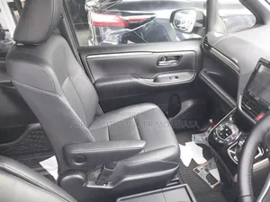 Toyota Esquire 1.8 FWD Hybrid (7 seater) 2017 Black