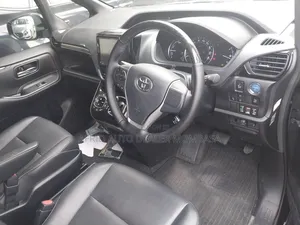 Toyota Esquire 1.8 FWD Hybrid (7 seater) 2017 Black