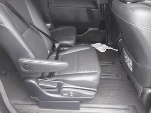 Toyota Esquire 1.8 FWD Hybrid (7 seater) 2017 Black