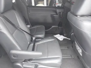 Toyota Esquire 1.8 FWD Hybrid (7 seater) 2017 Black
