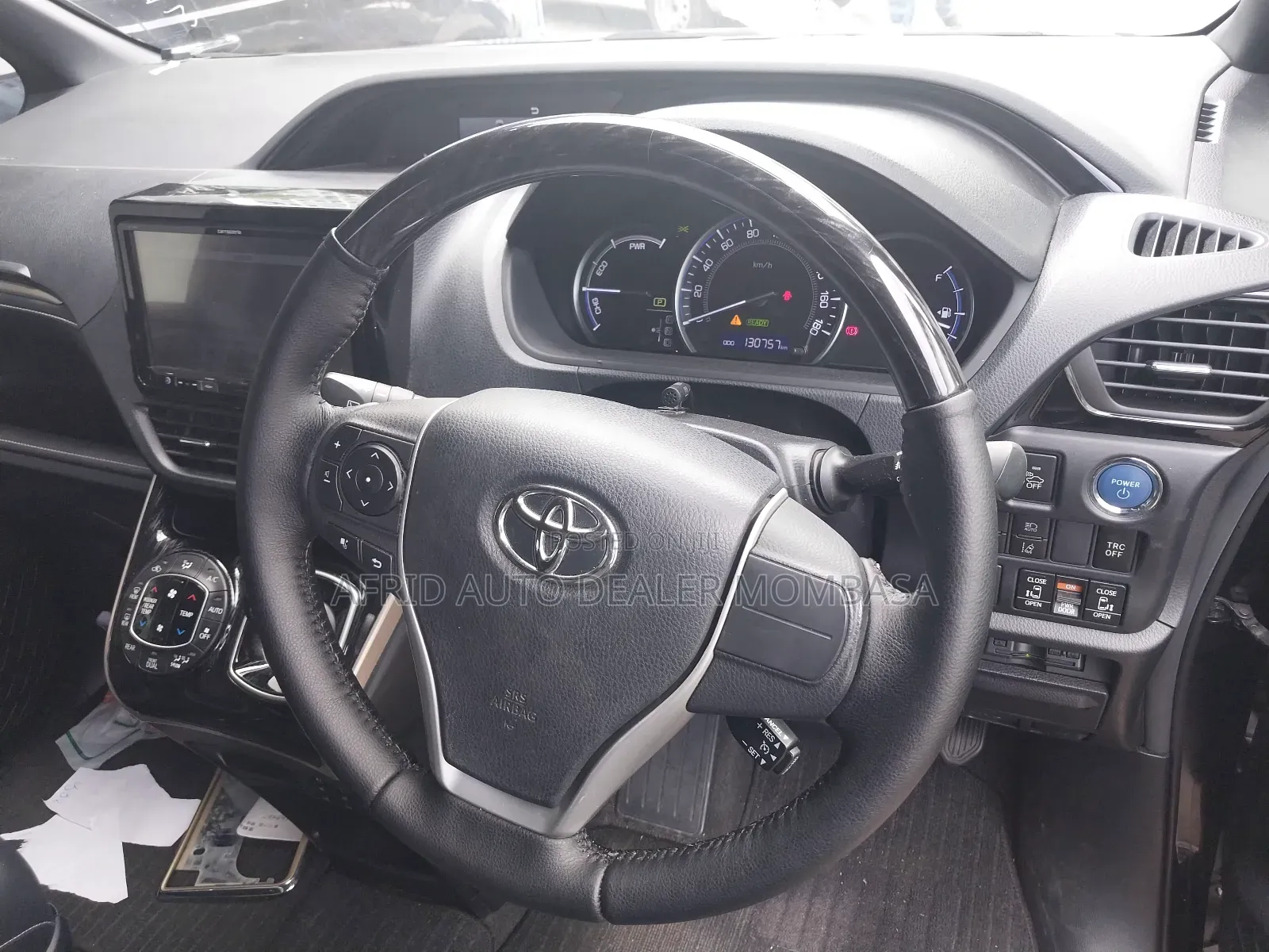 Toyota Esquire 1.8 FWD Hybrid (7 seater) 2017 Black