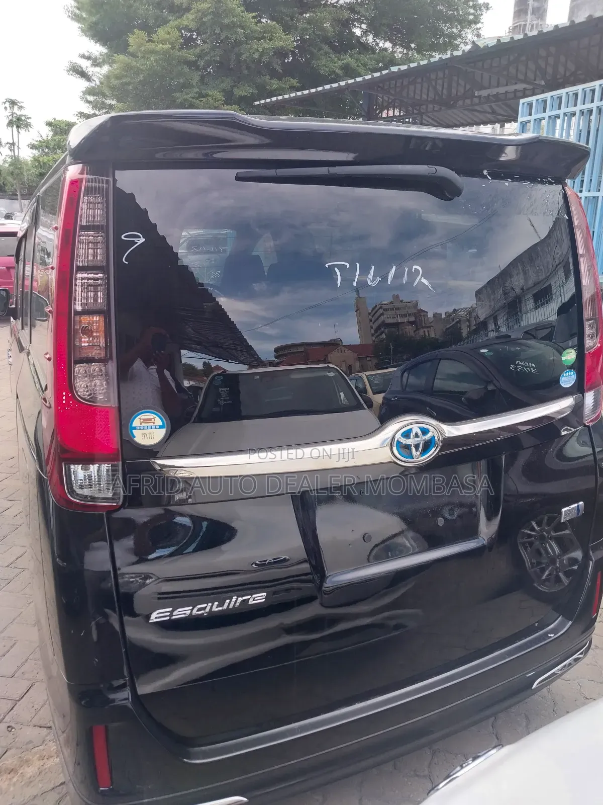 Toyota Esquire 1.8 FWD Hybrid (7 seater) 2017 Black