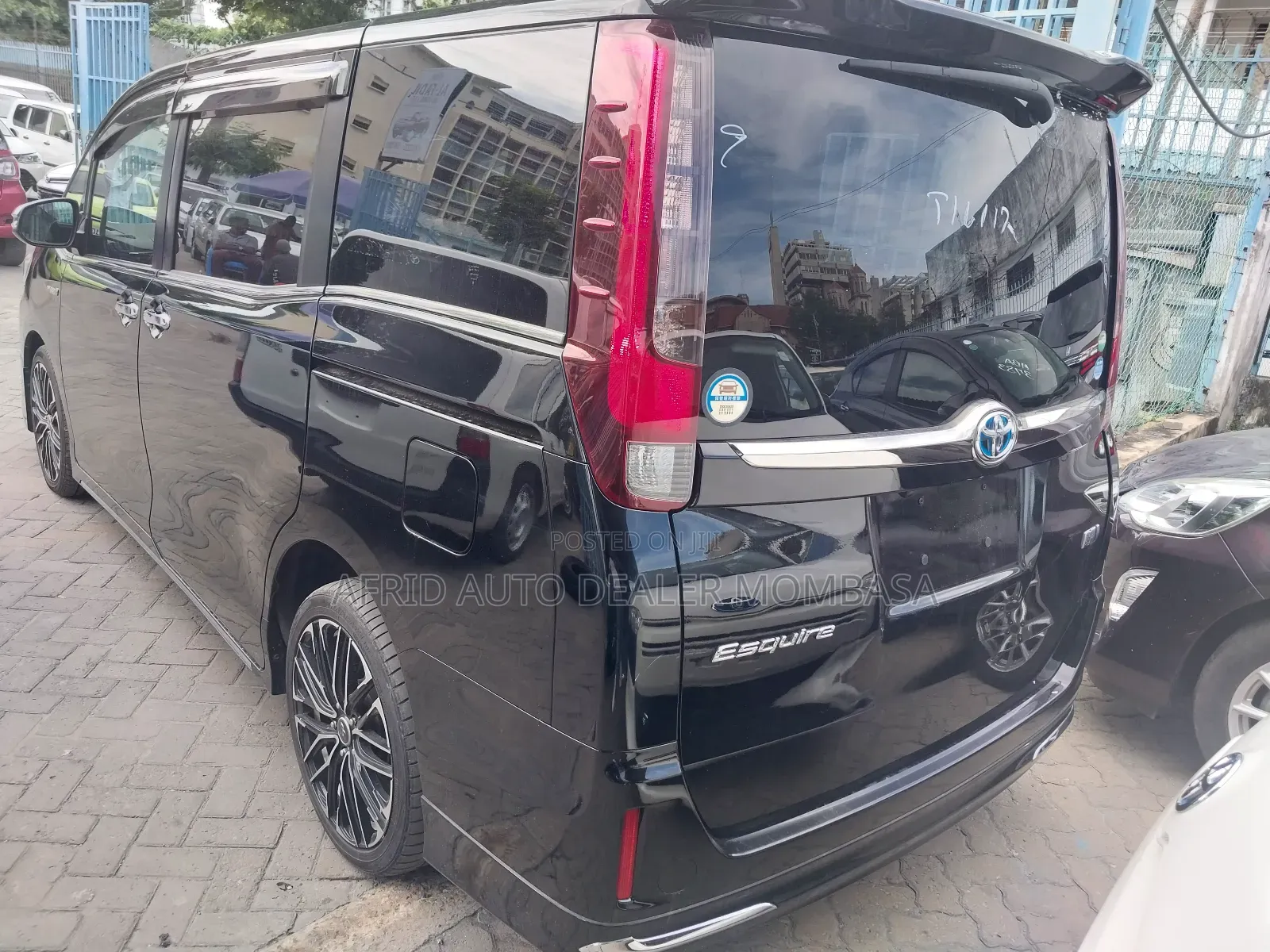 Toyota Esquire 1.8 FWD Hybrid (7 seater) 2017 Black