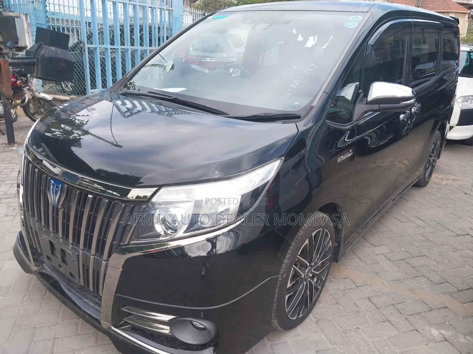 Toyota Esquire 1.8 FWD Hybrid (7 seater) 2017 Black