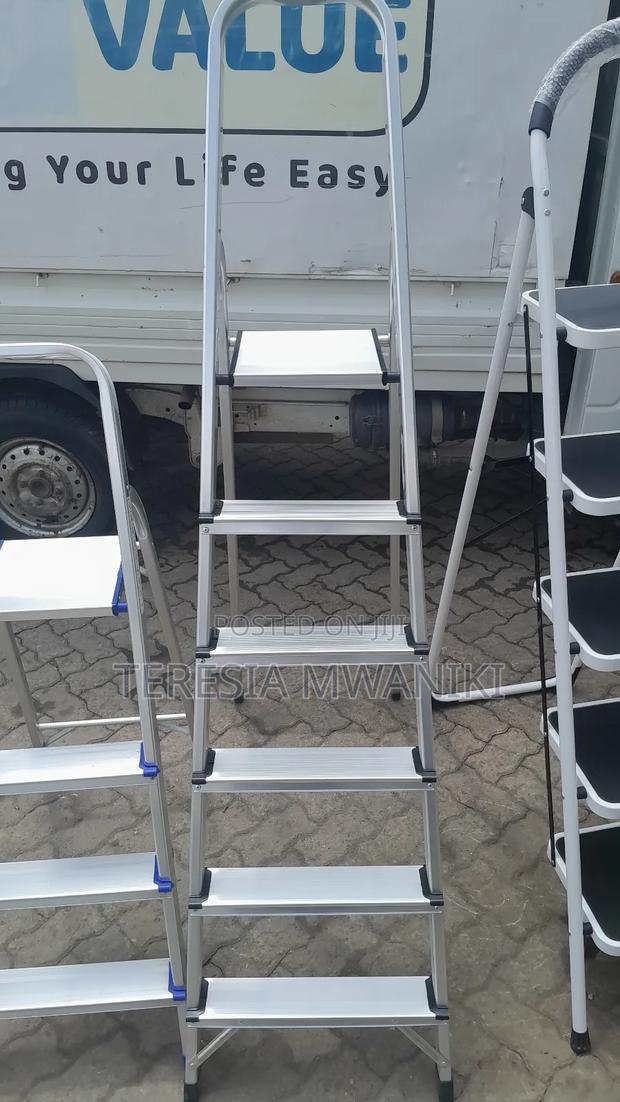 4 Step Household Aluminium Ladders - thumbnail 2