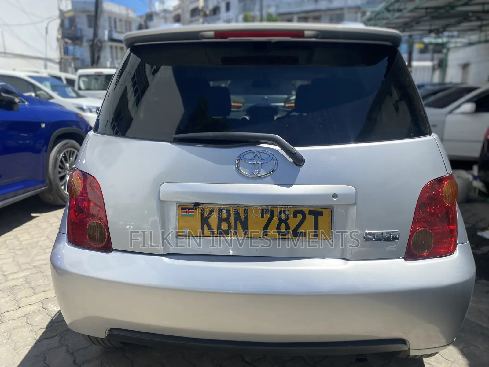 Toyota IST 2000 Silver