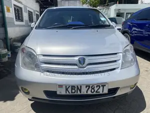 Toyota IST 2000 Silver