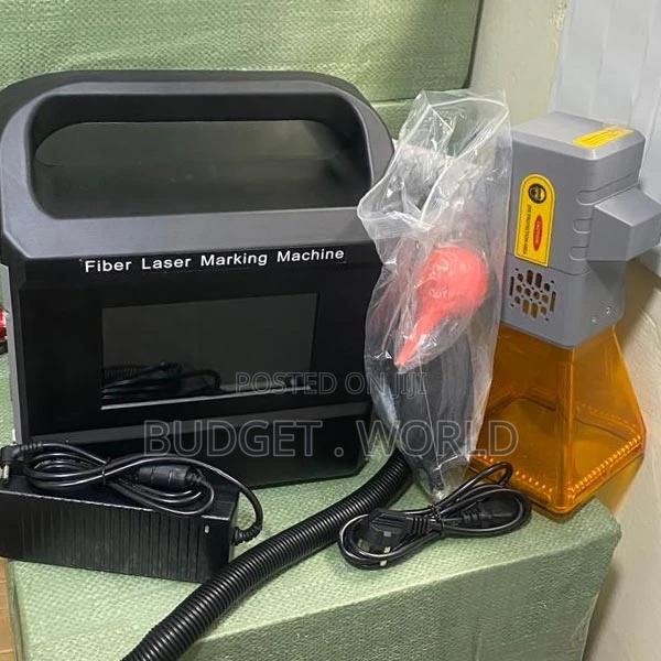 Handheld Fiber Laser Marking Machine .Metal Qr Code Printer - main view