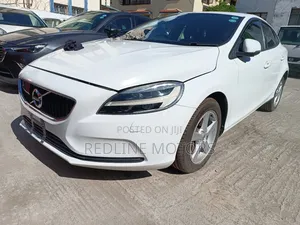 Volvo V40 2017 Pearl