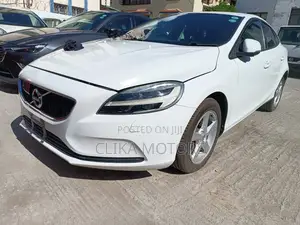 Volvo V40 2017 Pearl