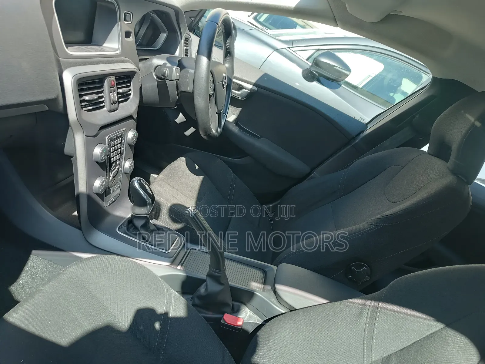 Volvo V40 2017 Pearl