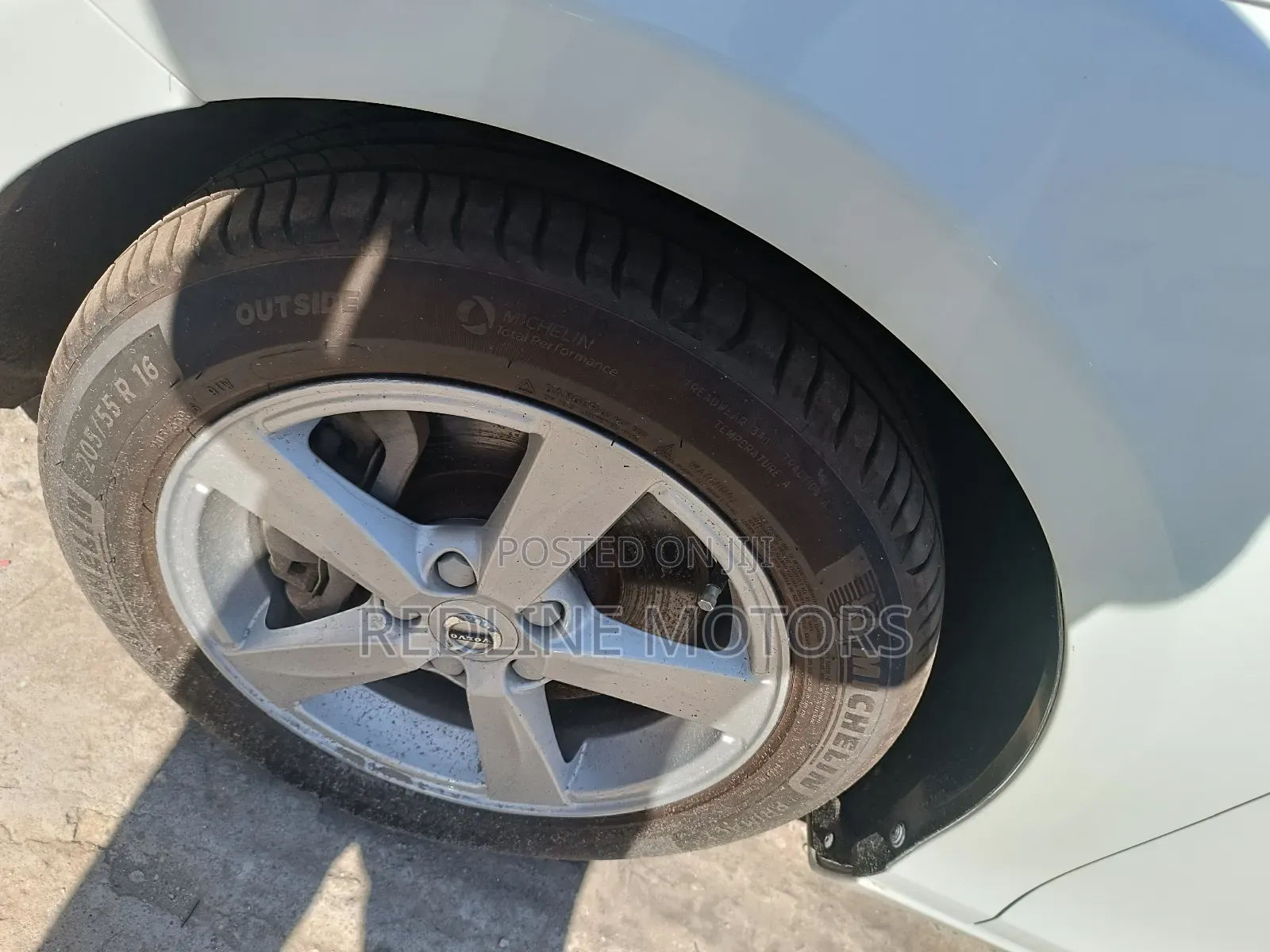 Volvo V40 2017 Pearl