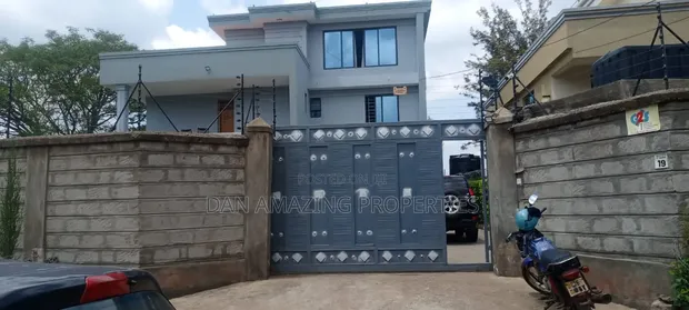 5bdrm Maisonette in Drive 14, Kerarapon for sale