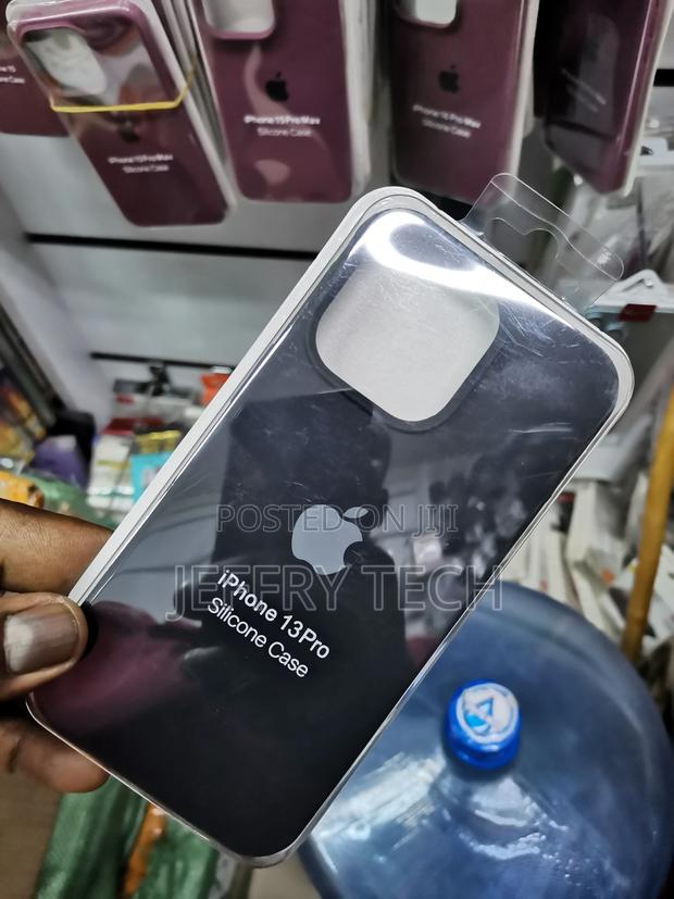 iPhone 13 Pro Case Silicone Cover Drop Protection-Black - thumbnail 2