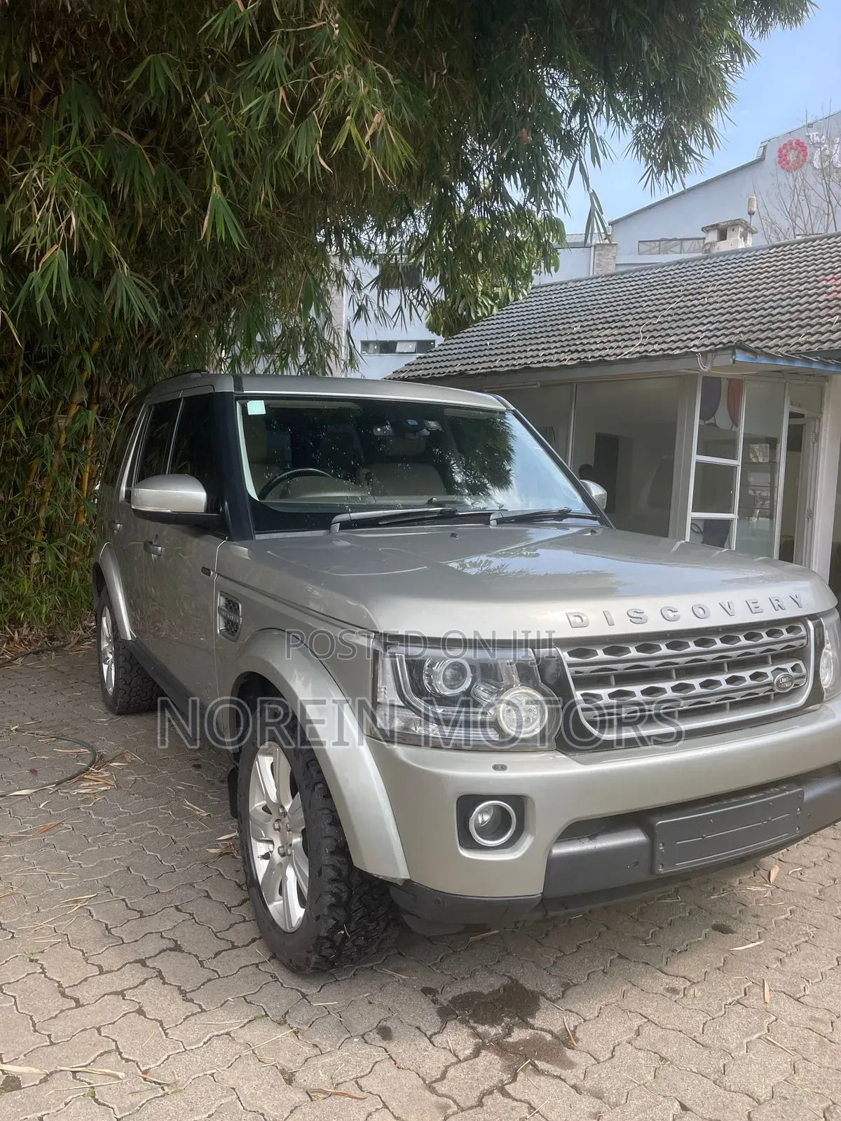 Land Rover Discovery 2015 Gold