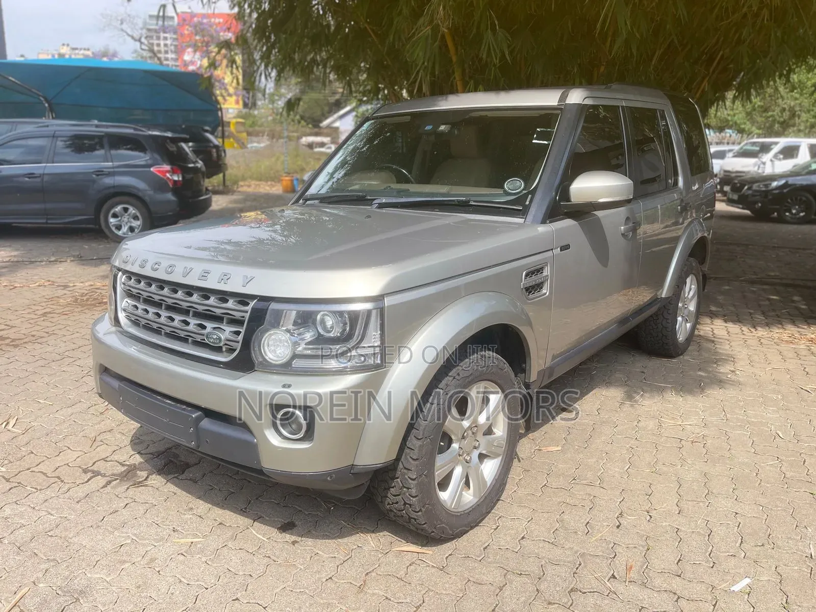 Land Rover Discovery 2015 Gold