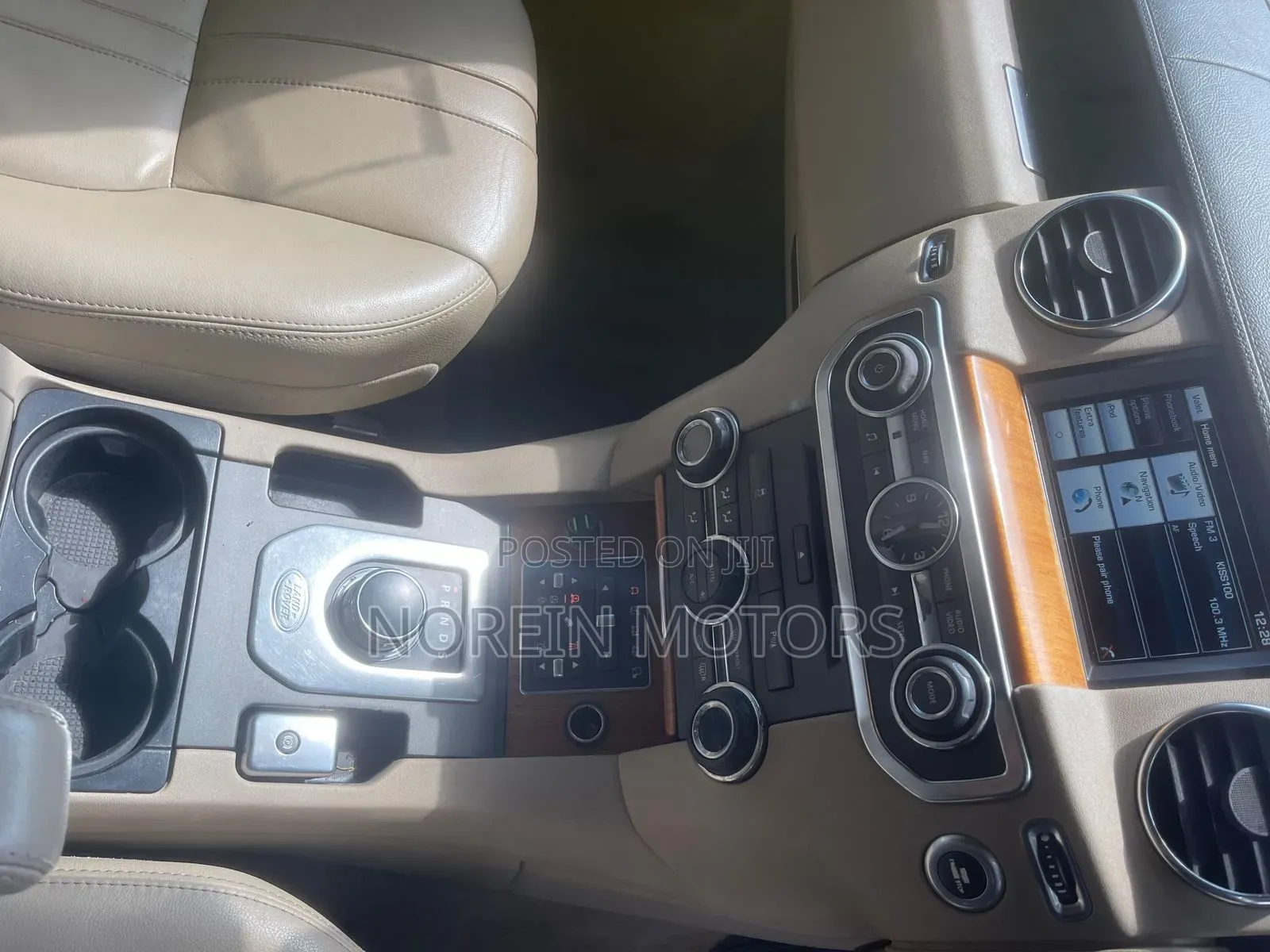 Land Rover Discovery 2015 Gold