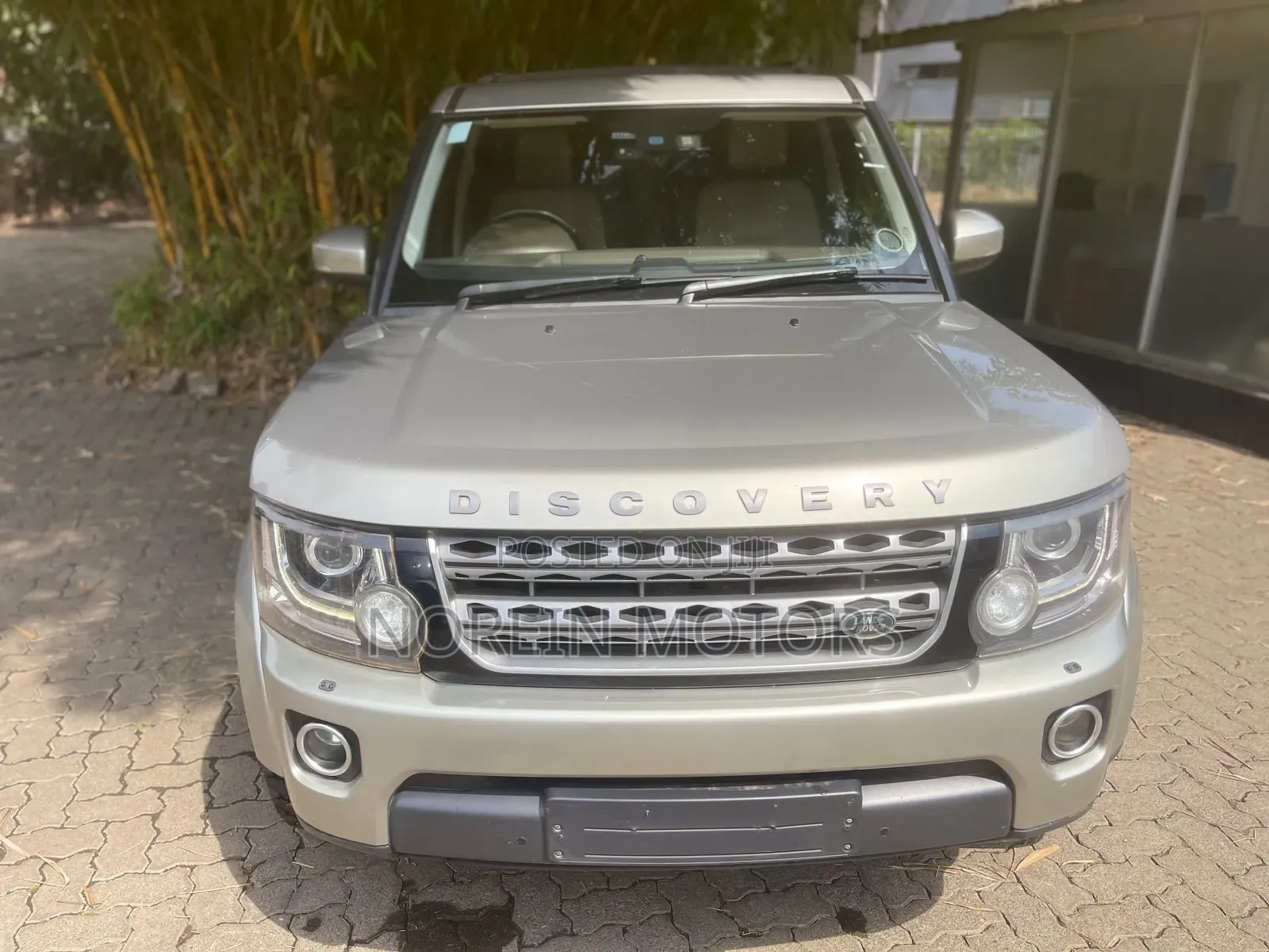 Land Rover Discovery 2015 Gold