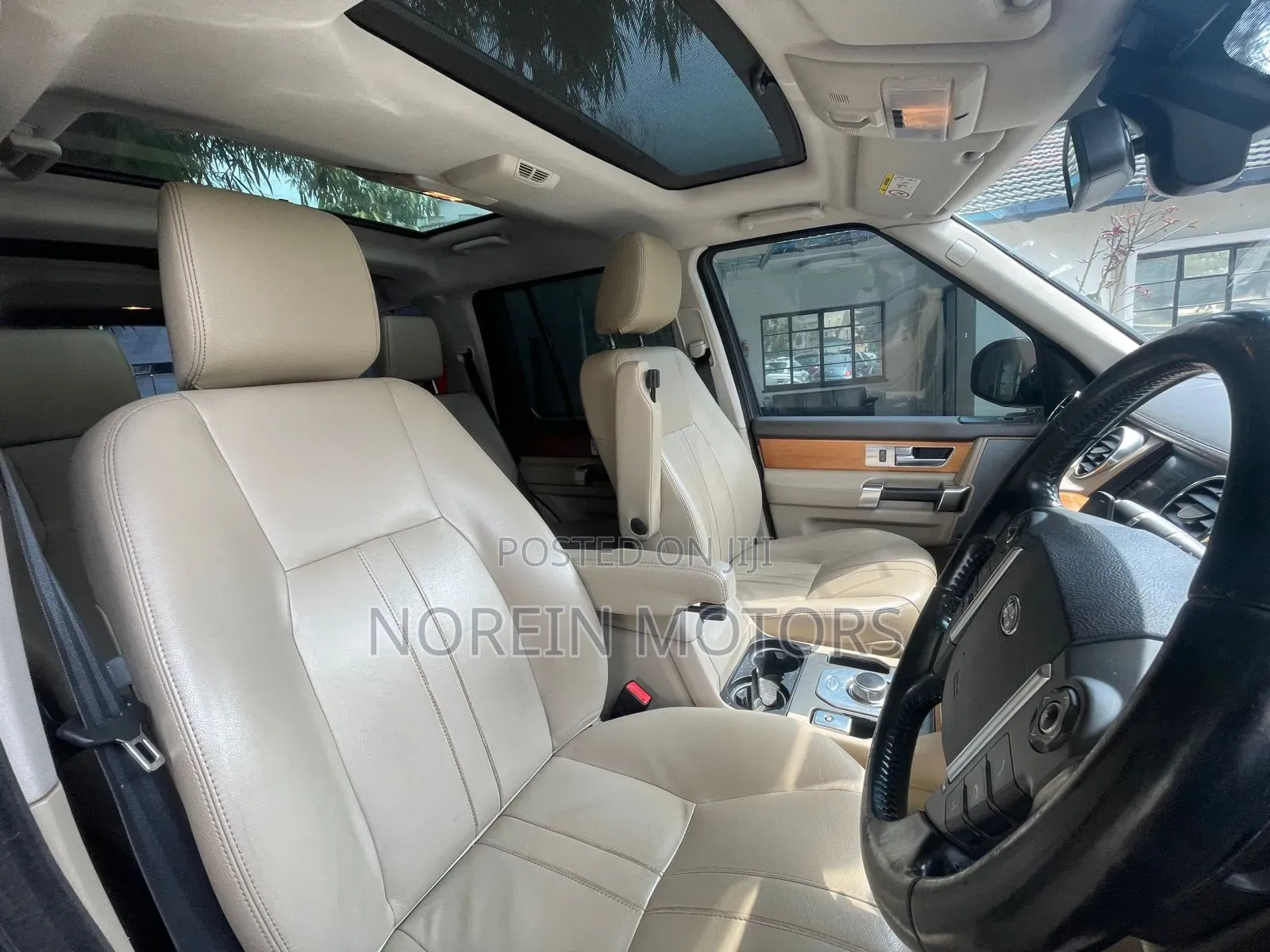 Land Rover Discovery 2015 Gold