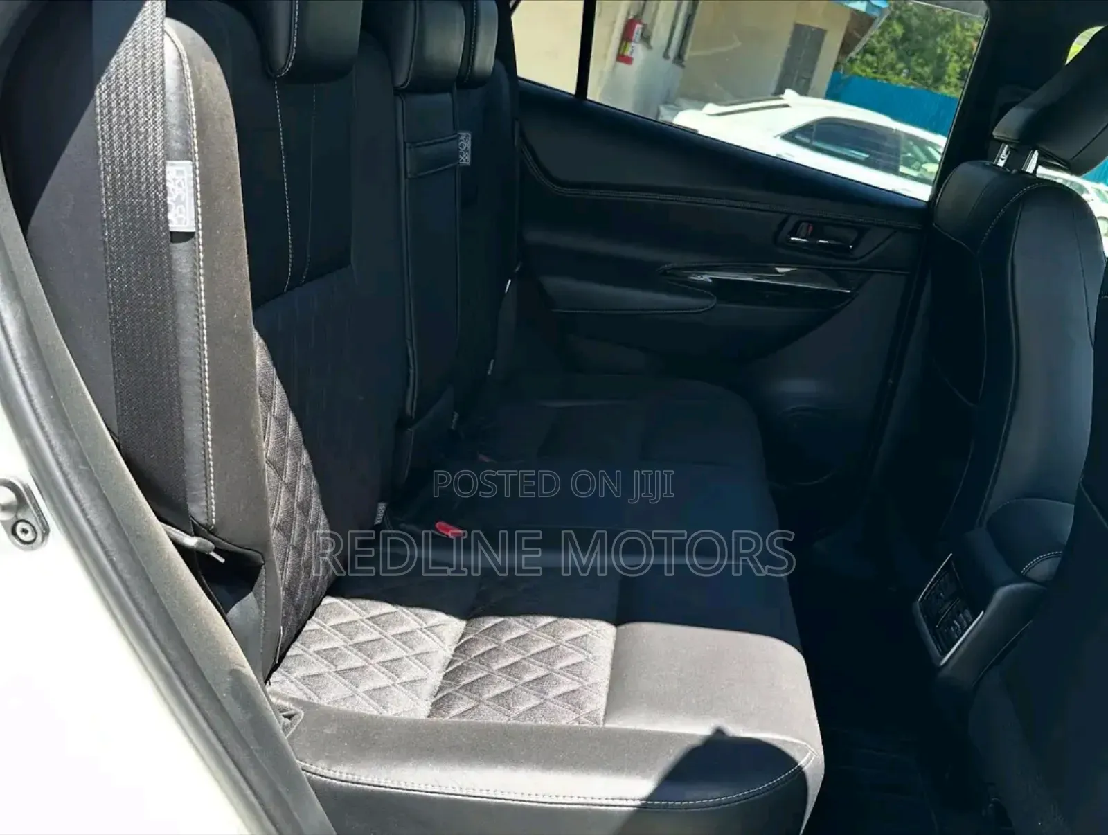 Toyota Harrier 2.5 Hybrid 4WD 2017 Pearl