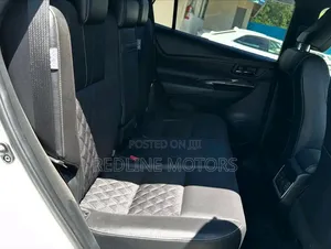 Toyota Harrier 2.5 Hybrid 4WD 2017 Pearl