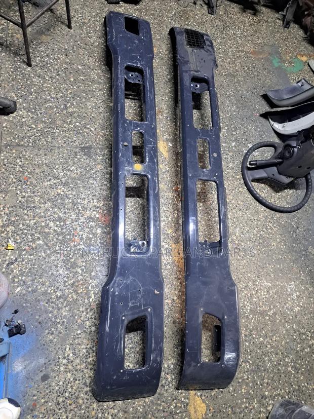 Isuzu FRR 90 Bumper - main view