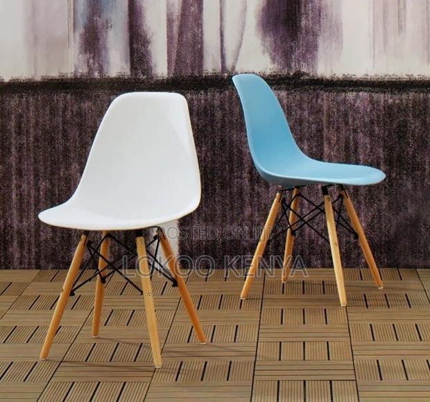Home Chairs: Nap Dining Chair With Wooden Leg