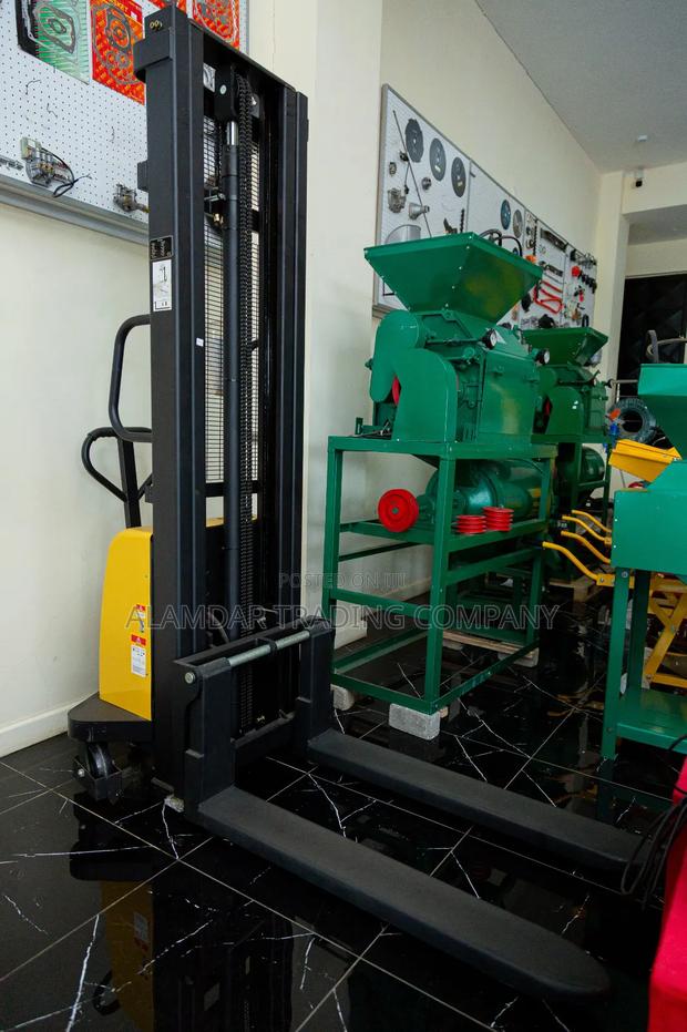 Stacker Semi Electric - thumbnail 2