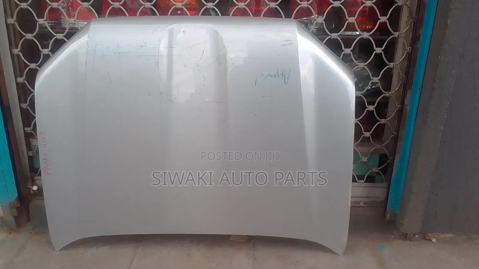 Prado 165 2018 Bonnet