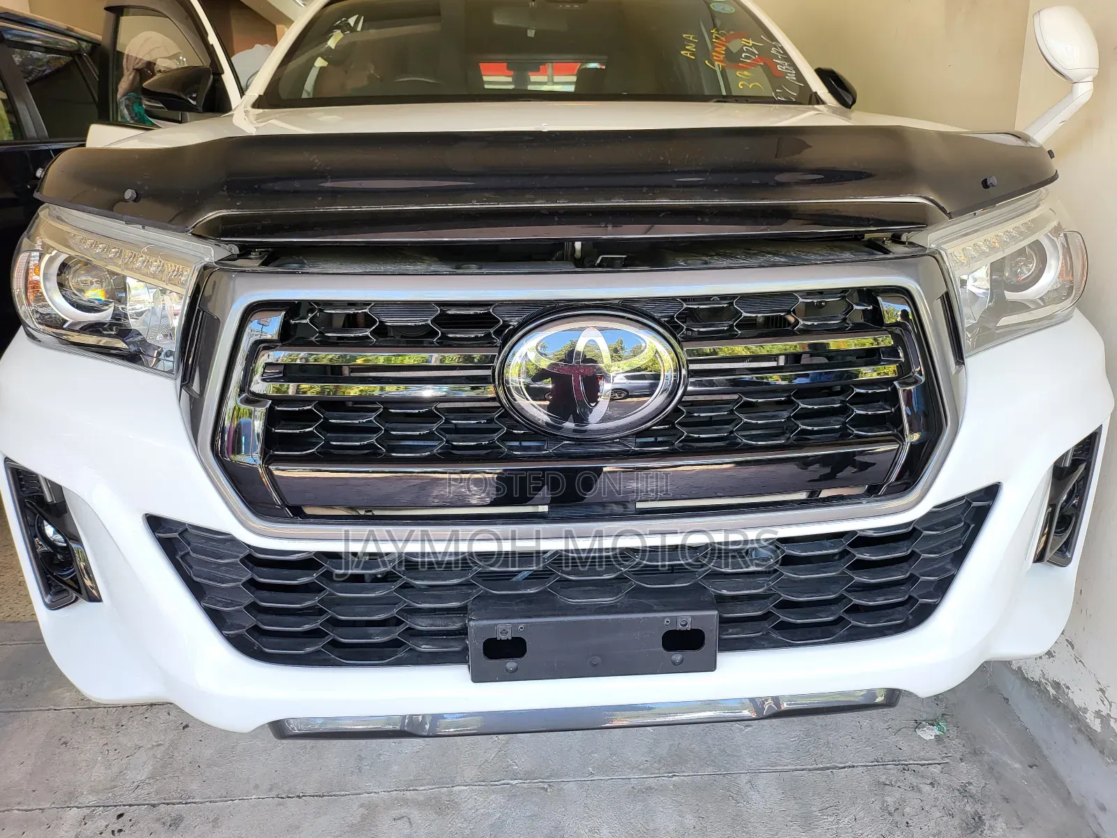 Toyota Hilux 2020 White