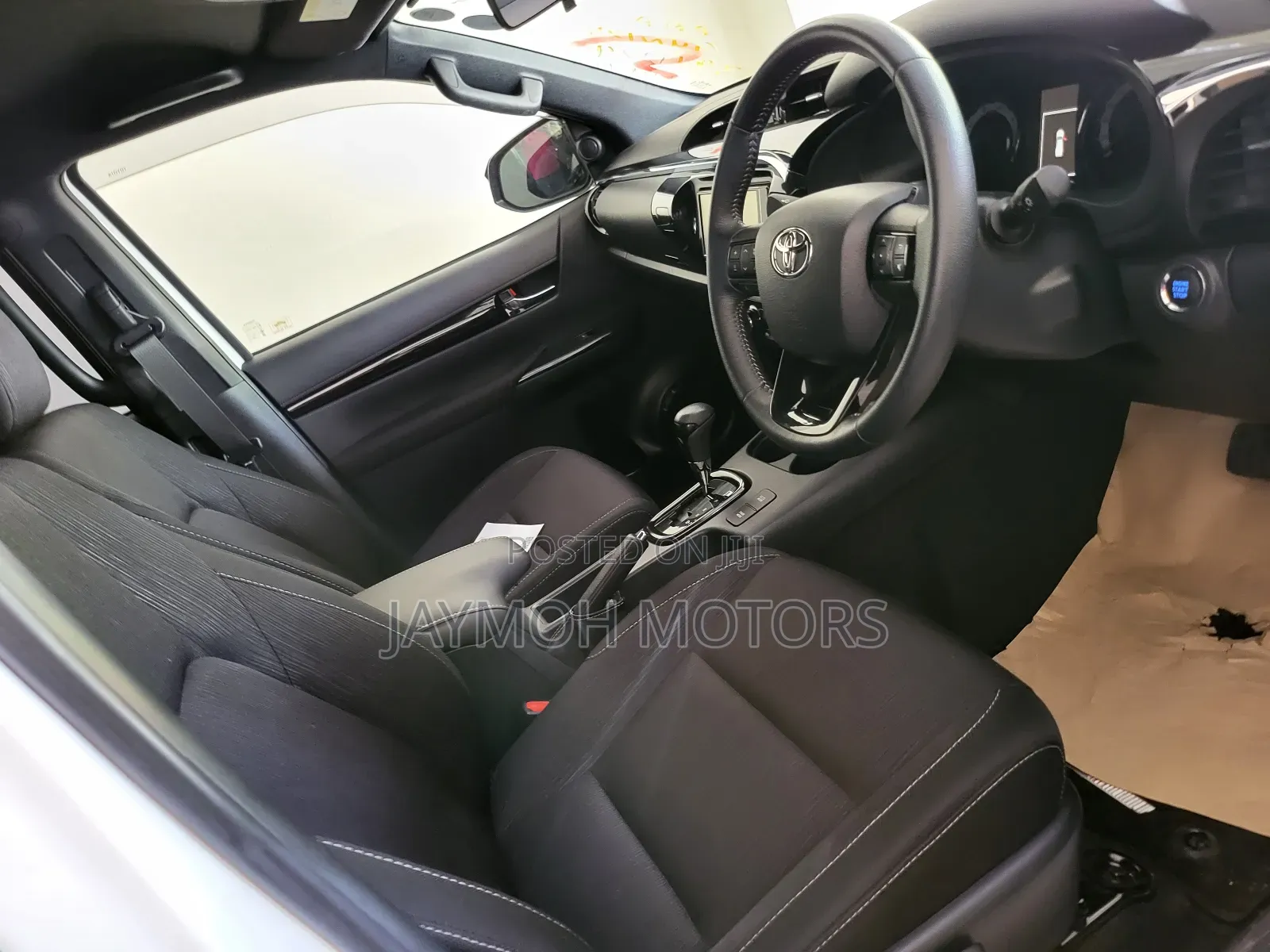 Toyota Hilux 2020 White