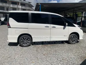 Nissan Serena 2017 Off white