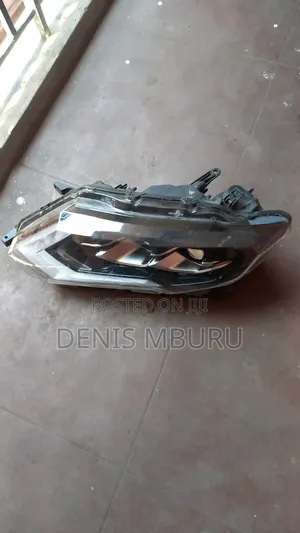Nissan Xtrail NT32 Xenon Headlight