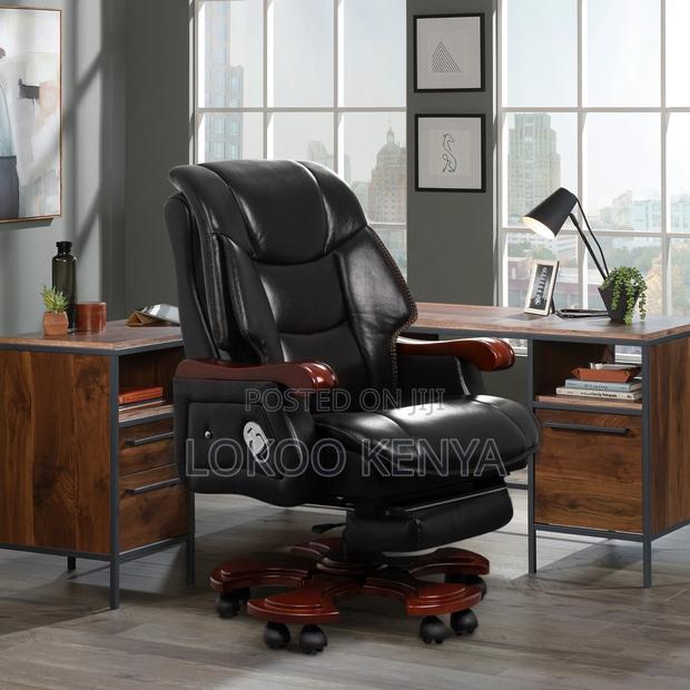 Office Chair: Executive Leather Soft Luxury Boss Chair
