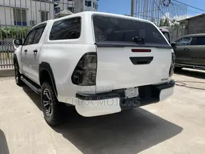Toyota Hilux 2020 Pearl
