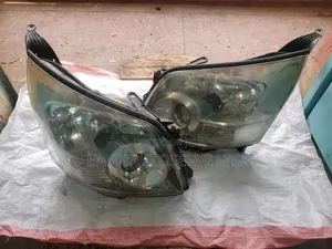 Headlight Noah 2008 Xenon